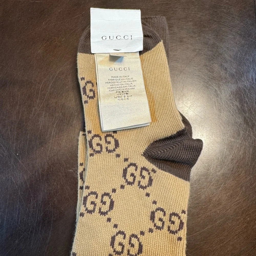 New Authentic Gucci GG Supreme Logo Socks Tan Brown - Picture 9 of 11